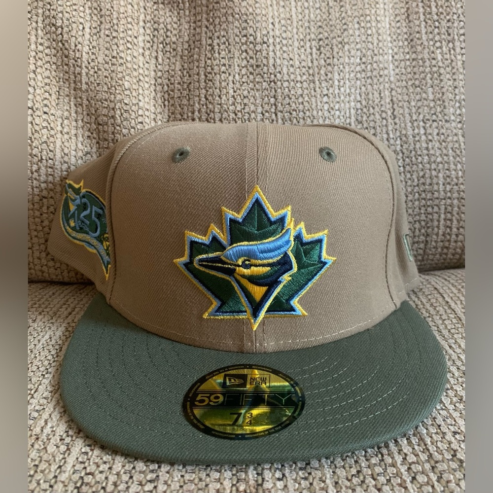 Men's New Era Toronto Blue Jays Team AKA 59FIFTY Fitted Hat - SIZE 7 3/4 NEW Cap